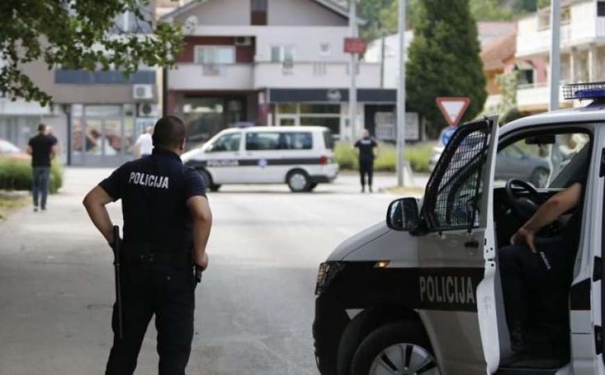 Masovna tučnjava u BiH: Sukobilo se šest muškaraca, korišteni i noževi 