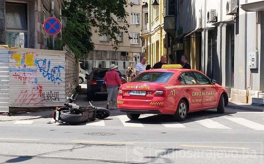 Udes u Sarajevu: Oboren motociklista, policija na terenu