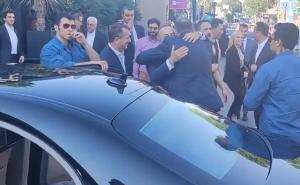 Dodik se sastao sa Cavusogluom: Susret počeo čvrstim zagrljajem 