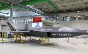 Objavljene fotografije turskog bespilotnog borbenog aviona 