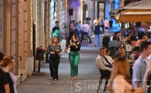 Prava ljetna noć u Sarajevu: Ulice glavnog grada BiH krcate šetačima