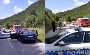 Stravična nesreća kod Trnova: U prevrtanju kombija poginula jedna osoba 