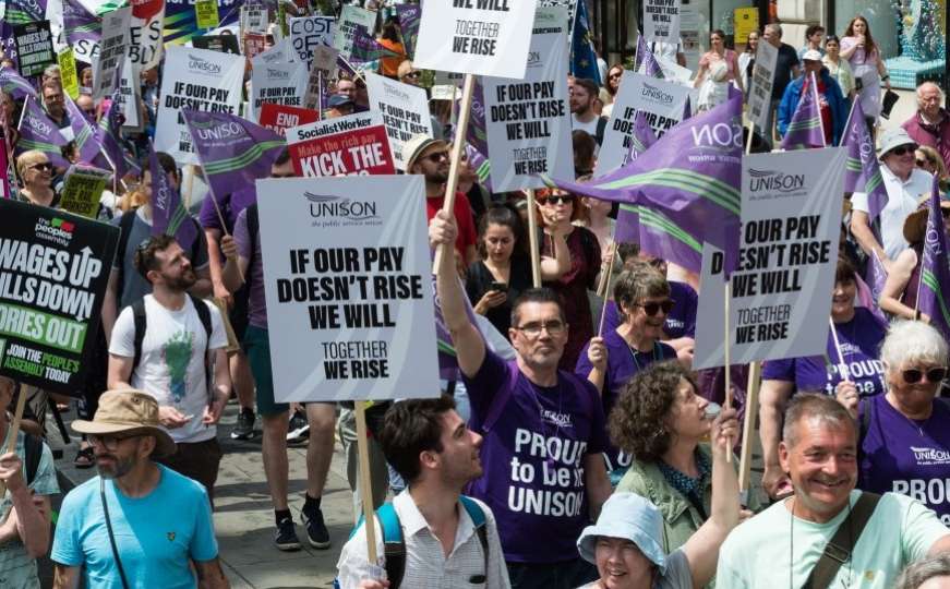 Hiljade demonstranata na ulicama Londona: Traže povećanja plaća