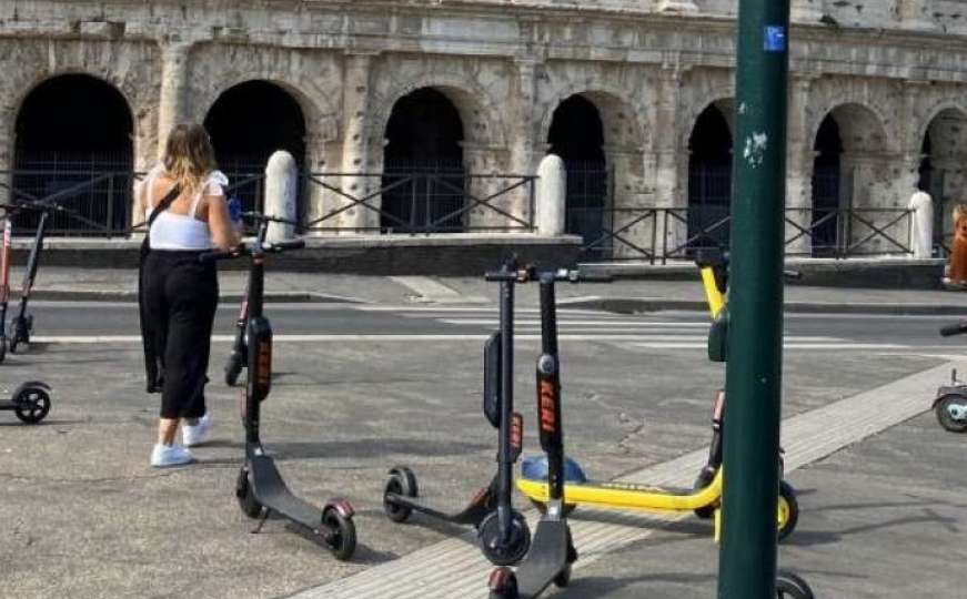 Trebali pomoći saobraćaju u Rimu: E-skuteri postali smrtonosna zamka 