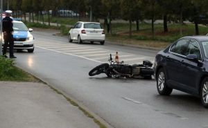 Nesreća u BiH: Povrijeđen motociklista, za volanom Passata bio maloljetnik
