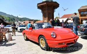 Izložba oldtimera na Baščaršiji, najstariji 'ima' 68 godina