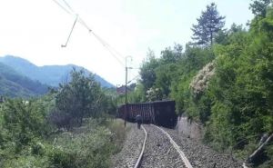 Pogledajte prve slike s mjesta gdje je iskočio voz na relaciji Sarajevo - Mostar