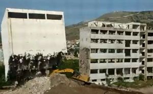 Bagerist zamalo nastradao: Nakon više pokušaja, srušena zgrada Žitoprometa