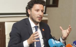 Abazović u dvodnevnoj službenoj posjeti Srbiji: Resetovati odnose dvije zemlje