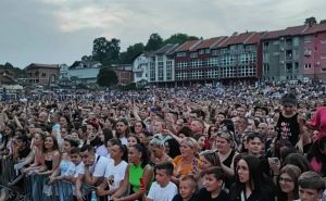 Veliki dernek u Tešnju: Pobjednički doček i koncert Nermina Handžića