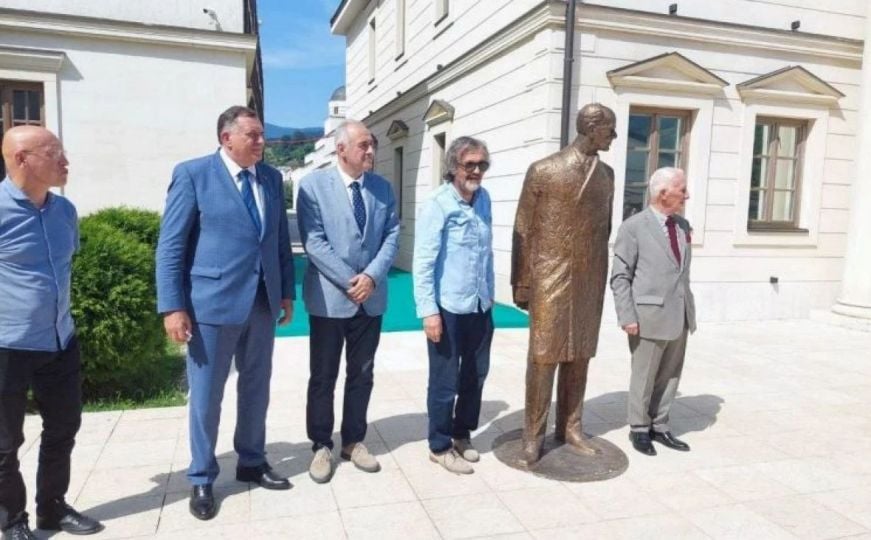 Milorad Dodik i Emir Kusturica otkrili spomenik Meši Selimoviću