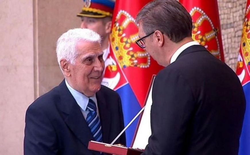 Aleksandar Vučić odlikovao jednog od tvoraca zloglasnog Memoranduma SANU-a!