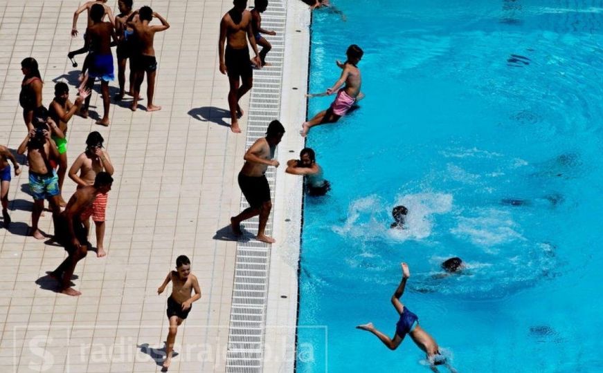 Tragedija u BiH: Muškarac preminuo na bazenima