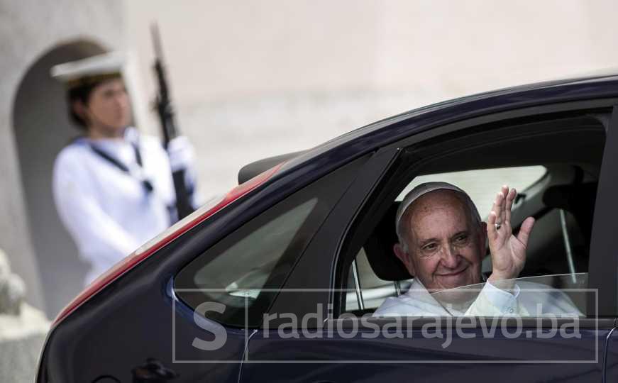 Papa Franjo negirao da će podnijeti ostavku