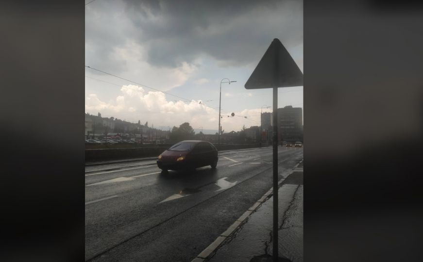 Nevrijeme zahvatilo Sarajevo: Pada jaka kiša, praćena grmljavinom