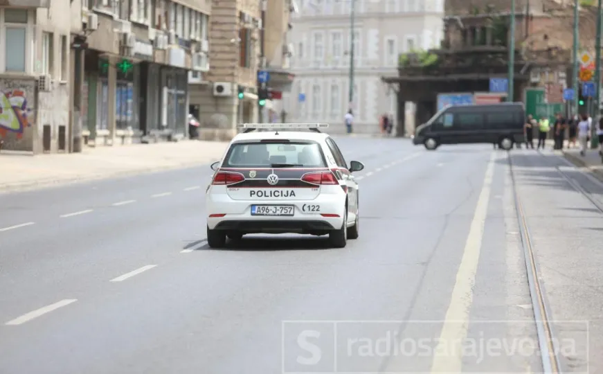 Sarajevo: Ukrali BMW, pokušali ga šlepati pa uhapšeni