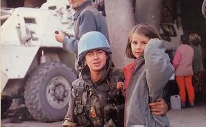 Prepoznajte li djevojčicu Alisu: Traži je bivši učesnik mirovne misije UN