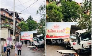 Nesreća u Sarajevu: Kamion izgubio kontrolu i udario u garažu