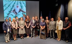 Sjećanje na Srebrenicu: Ambasadorice u Češkoj zajedno izvele poemu „Hatidža“