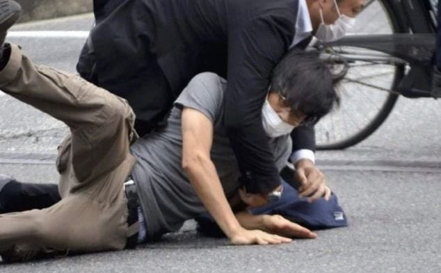 Objavljen video atentata na bivšeg premijera Japana: Poznato ko je napadač