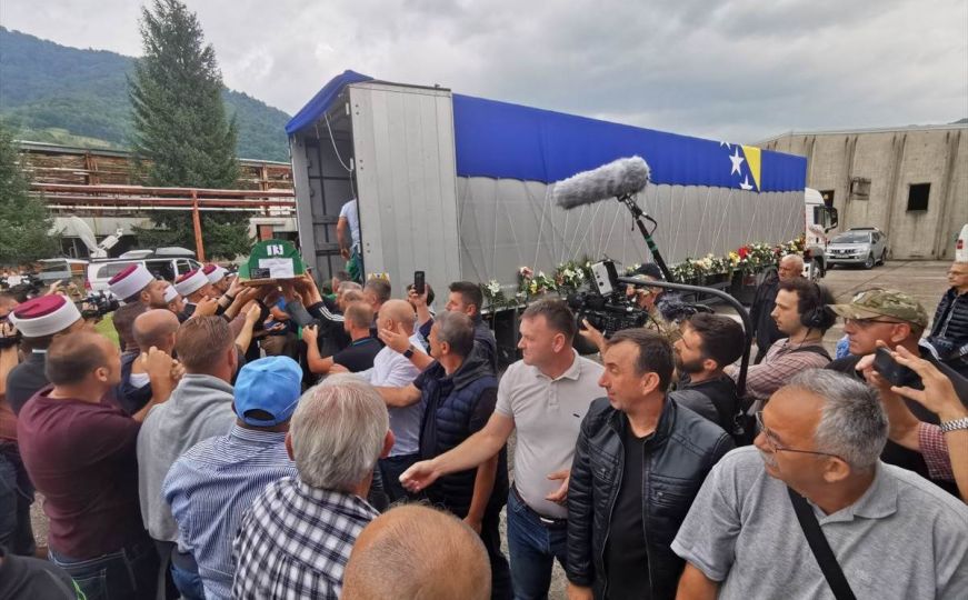 Muk i bol: Tužna kolona s tabutima 50 žrtava genocida stigla u Potočare