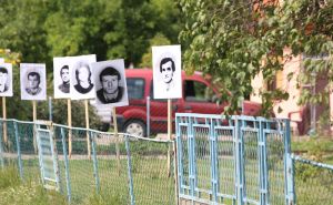 Provokacija i jutros: U Bratuncu i dalje postavljene fotografije