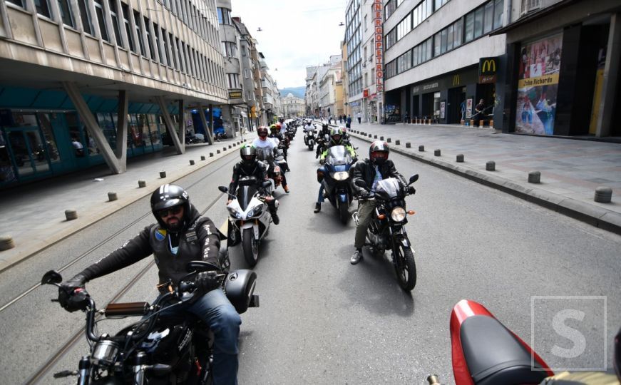 Stotine motorista odaje počast žrtvama genocida: Pogledajte polazak iz Sarajeva za Potočare