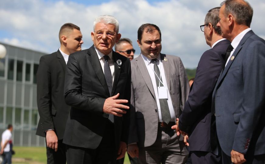 Džaferović na komemoraciji u Srebrenici: Nema tužnijeg mjesta na svijetu