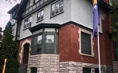 Ambasador BiH u Kanadi nije spustio bh. zastavu na pola koplja: 'Ponizili ste sebe, slavite genocid'