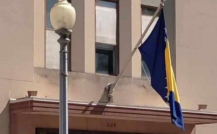 Sramno: Državna zastava na Ambasadi BiH u Washingtonu nije spuštena na pola koplja!