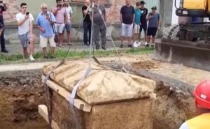 Veliko otkriće u blizini BiH: Pronađen kameni sarkofag iz rimskog doba