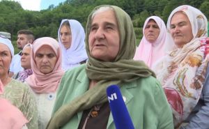 Majkama Srebrenice nije dozvoljeno da polože cvijeće pred zemljoradničku zadrugu Kravice