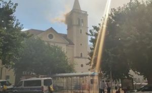Dramatično i u Zatonu: Proširio se požar, gori crkva