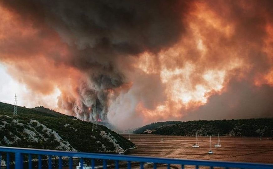 Požar u Zatonu gasi 150 vatrogasaca, stiže i vojska: 'Stanje je teško, pred nama je duga noć'