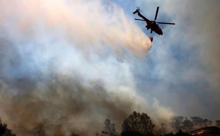 Helikopter se srušio u more tokom gašenja požara u Grčkoj