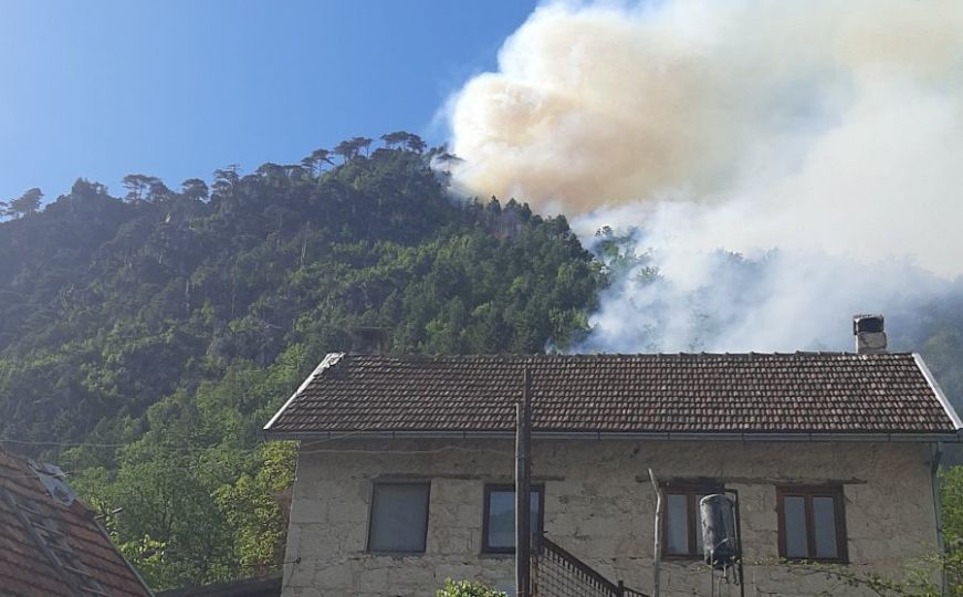 Veliki požar kod Boračkog jezera: Nadležni traže pomoć iz zraka