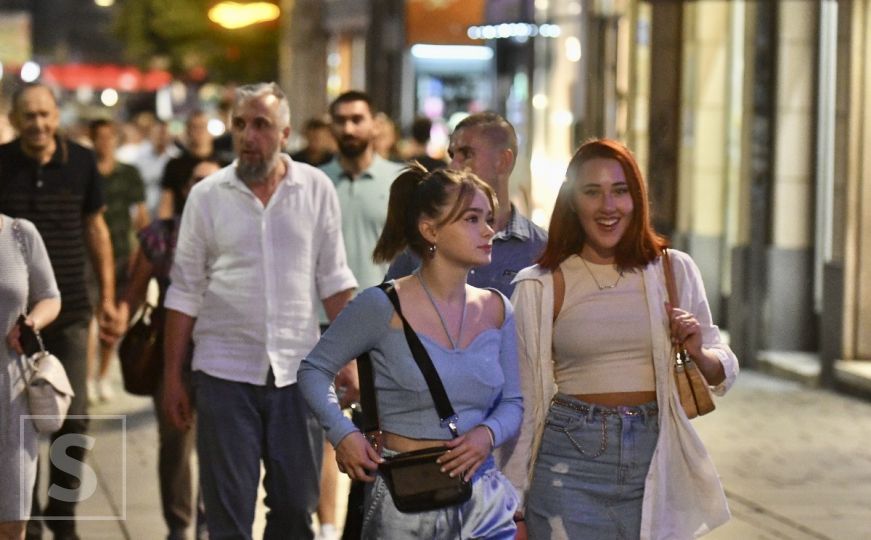 Petak večer - Sarajevo krcato: Pogledajte prizore s Baščaršije