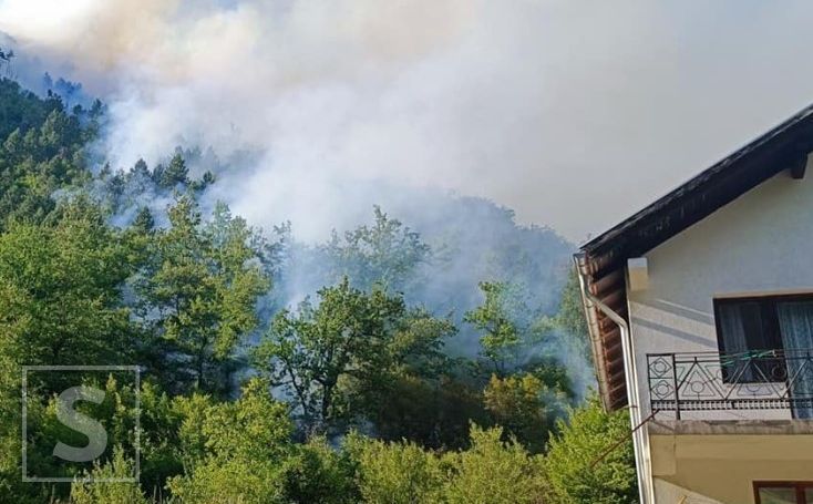Alarmantna situacija sa požarima: Dva helikoptera gase vatrenu stihiju kod Konjica i Čitluka