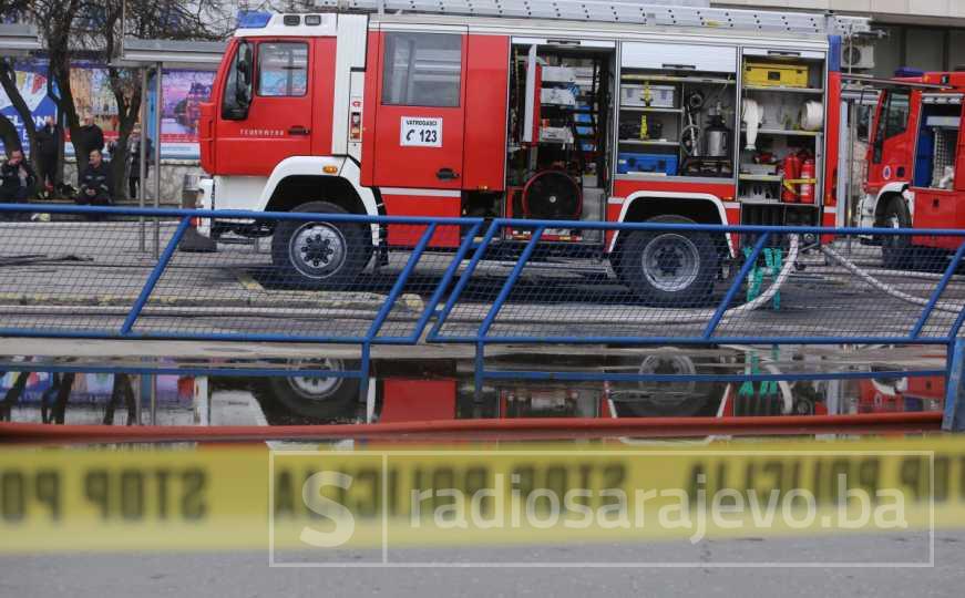 Požar u podzemnoj garaži u Sarajevu, dvije osobe tražile pomoć ljekara