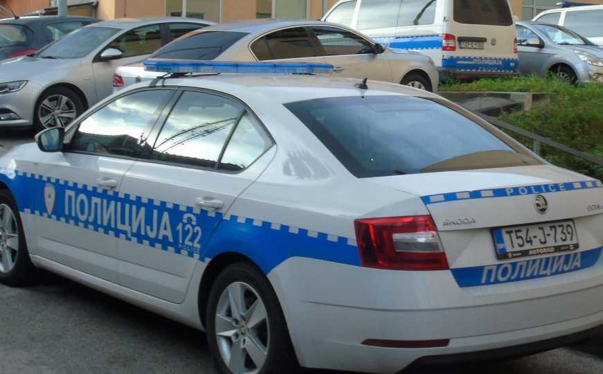 Incident u Šipovu: Bacao flaše iz BMW i povrijedio policajce
