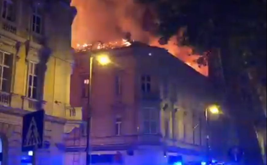 Drama u Zagrebu, zapalio se krov zgrade