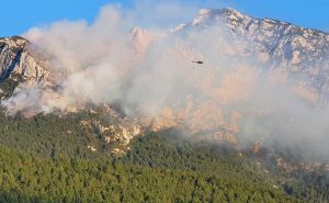 Pogledajte kako helikopter OS BiH gasi požar na Čvrsnici