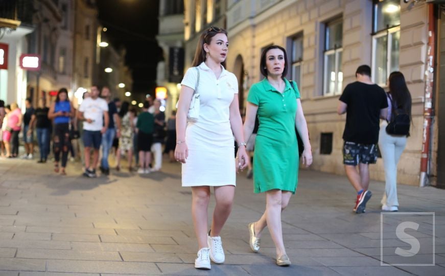 Toplo ljetno veče u Sarajevu: Građani šetaju, grad krcat