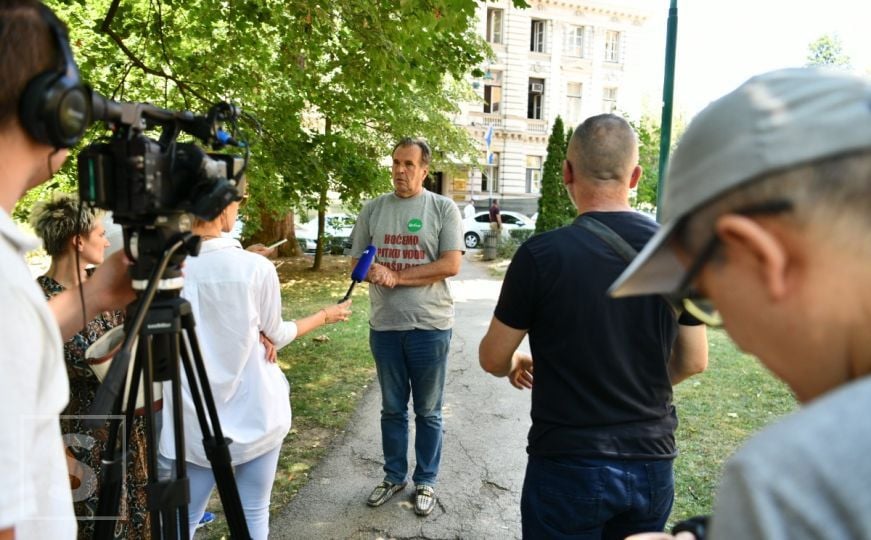 Poruka sa protesta ispred Vlade Kantona Sarajevo: 'Ovo nije 12 i 5, taj termin je davno prošao'