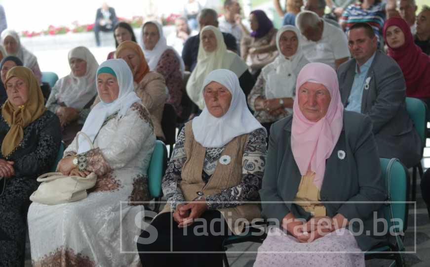 Majke Srebrenice: 'Negatori genocida su identični sa zločincima'