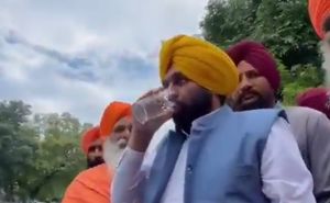 Indijski ministar pio vodu iz "svete" rijeke da dokaže da je čista pa završio u bolnici?