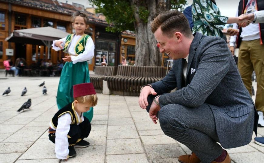 Ahmetović pozvao Schmidta da zasad odustane od korištenja bonskih ovlasti!