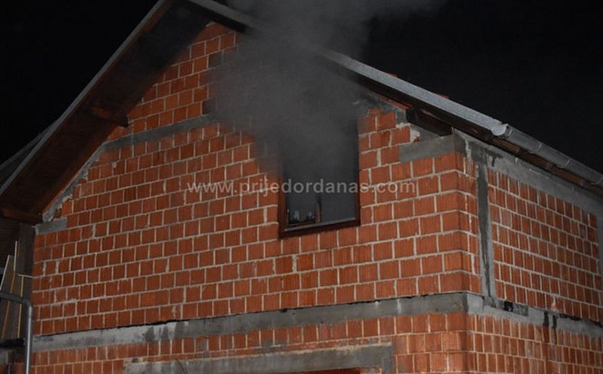 Tragična noć u BiH: Muškarac zapalio porodičnu kuću pa se raznio bombom