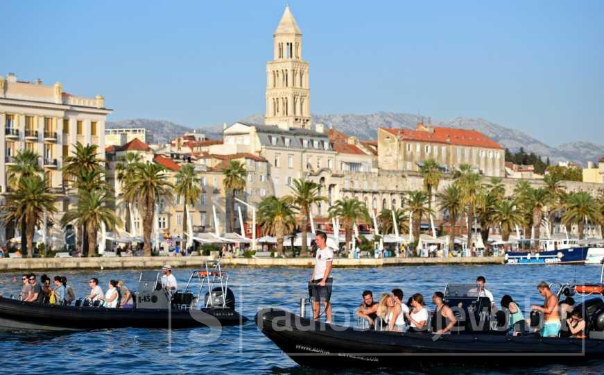 Drama u Splitu: Potonuo turistički brod nakon udara u obalu