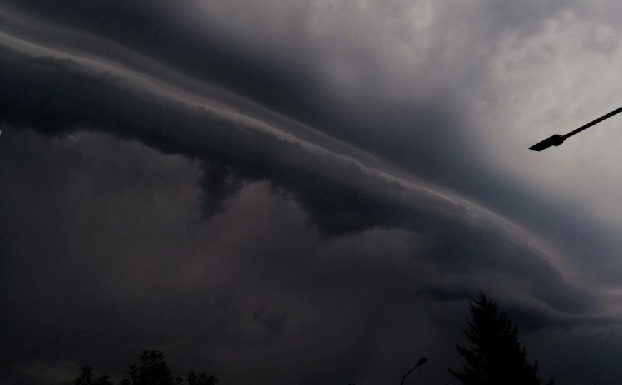 Stiglo osvježenje u BiH: Pogledajte fotografije olujnog neba